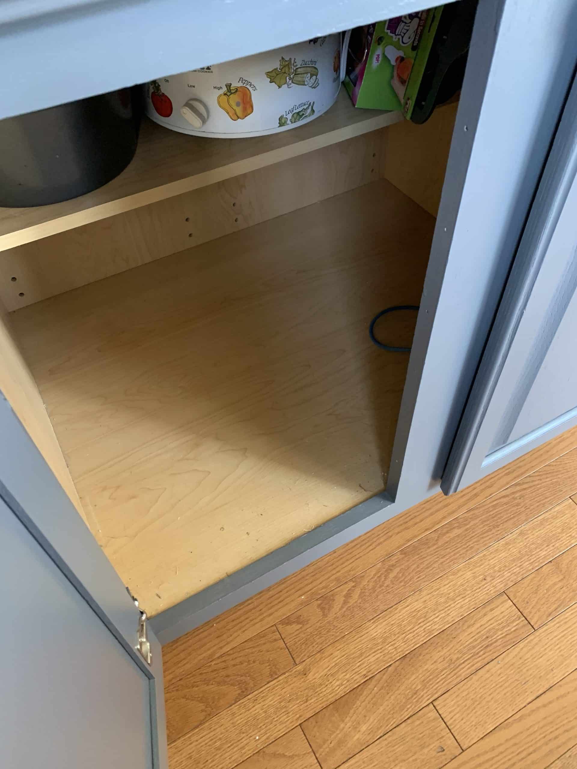 kitchen cabinets with no sliding shelves