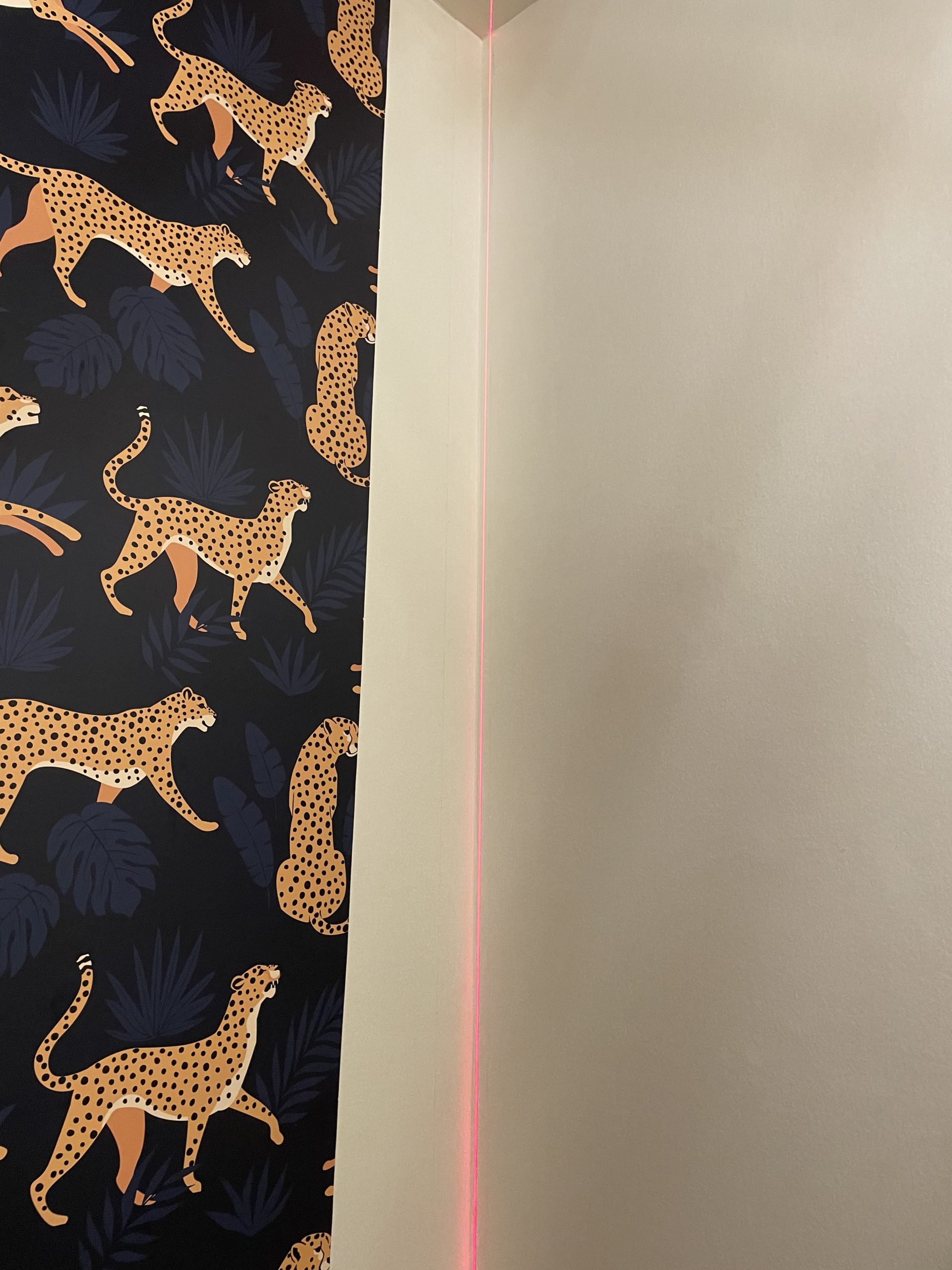 wallpaper pattern doesn't match in a corner - wallpaper installation elgin il